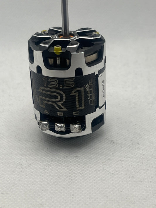 Used 13.5 R1 V30 w/high strength Rotor